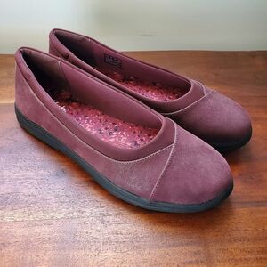 Clarks Women's Cloudsteppers Breeze Ayla Slip-On Comfort Flat Shoes 9M Burgundy